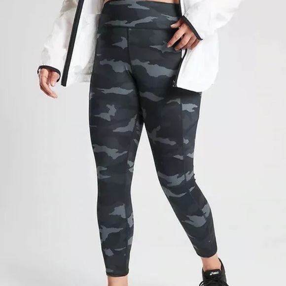 Athleta Camo Contender 7/8 Tight in Powerlift - Picture 1 of 7